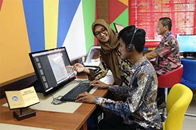 Fasilitas-komputer-dengan-software-NVDA-(Non-Visual-Desktop-Access)-bagi-disabilitas-penglihatan