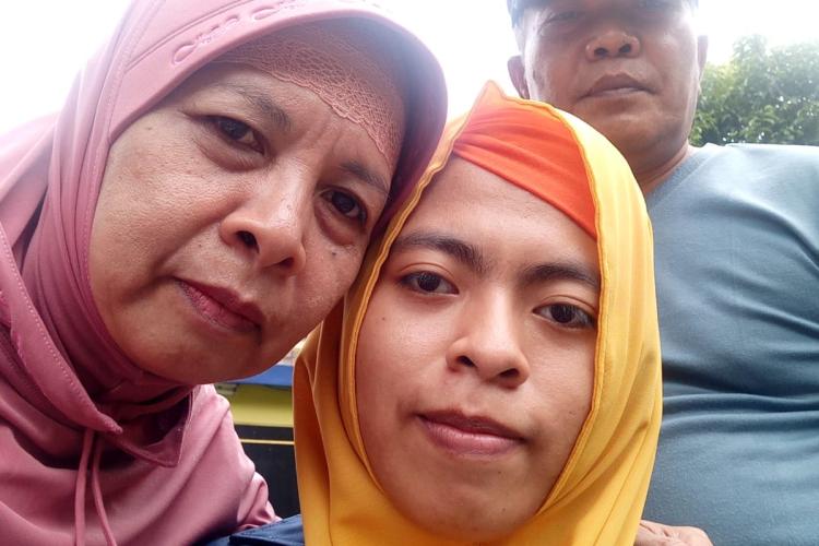 Disabilitas cerebral palsy unair lulus magister kebijakan publik