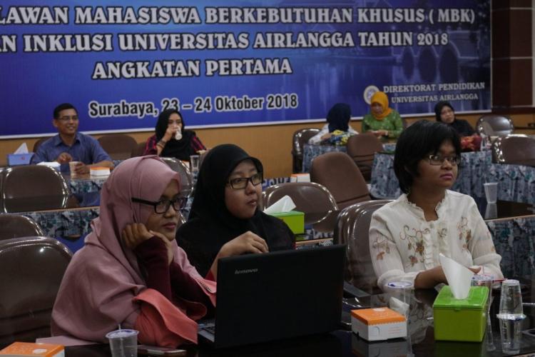 Beberapa mahasiswa berkebutuhan khusus yang datang dalam pelatihan relawan mahasiswa.