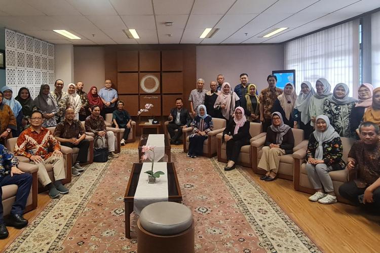 Foto bersama dari Pusat Difusi Inklusi UPI dan UNAIR