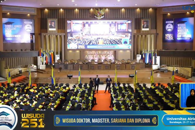 Komitmen Inklusi Nyata: Tim AIL Dampingi Wisudawan Disabilitas Dalam Wisuda Unair Ke-251
